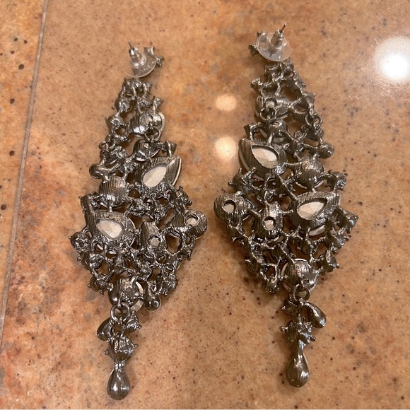 Eye-catching Rhinestone and Gem Dramatic Earring Excellent Pre-Owned Condition - Picture 5 of 7